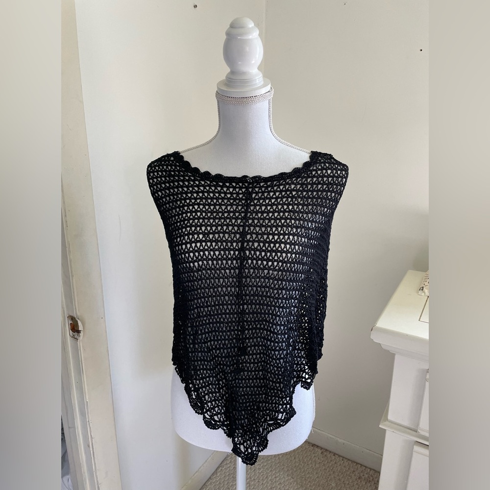 Crochet shawl with tie straps